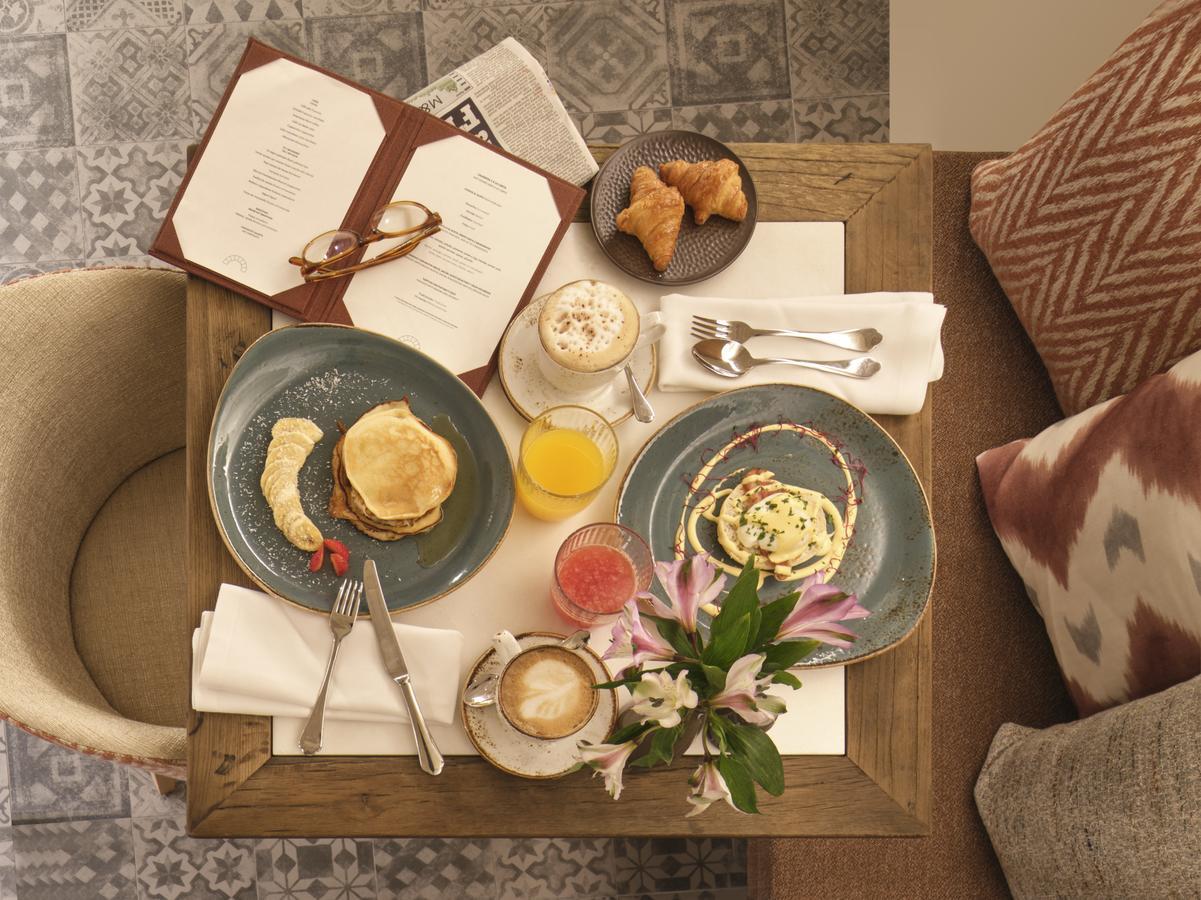 Hotel Antigua Palma - Casa Noble ภายนอก รูปภาพ Room service at the Four Seasons Hotel, Washington, D.C.