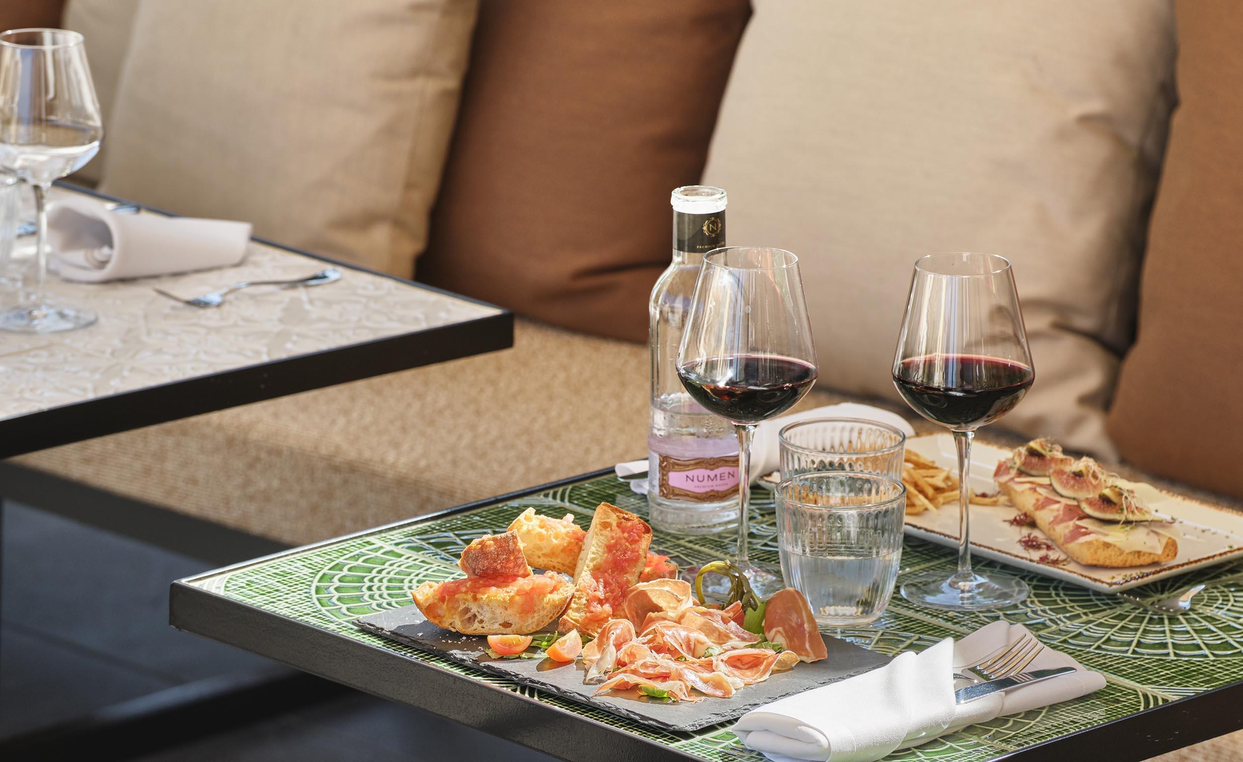 Hotel Antigua Palma - Casa Noble ภายนอก รูปภาพ A wine tasting at a winery