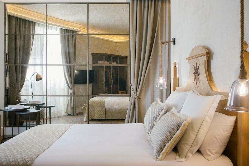 Hotel Antigua Palma - Casa Noble ภายนอก รูปภาพ A suite at the Mandarin Oriental, Paris